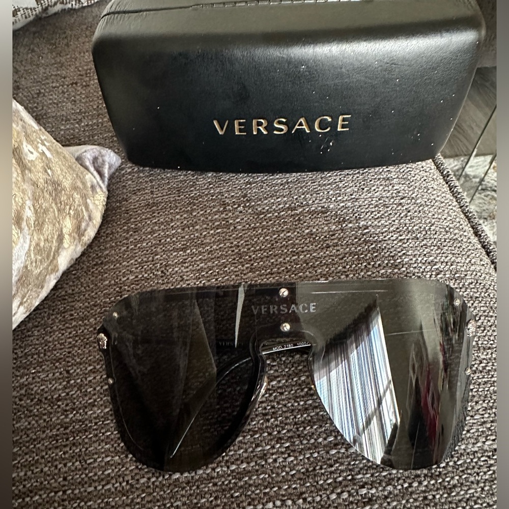 VERSACE sunglasses 😎